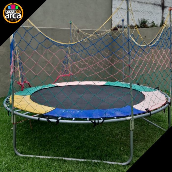 cama elástica grande Mesa Infantil 6 lugares - ENTRAR EM CONTATO PARA A RETIRADA NO LOCAL CORRETO