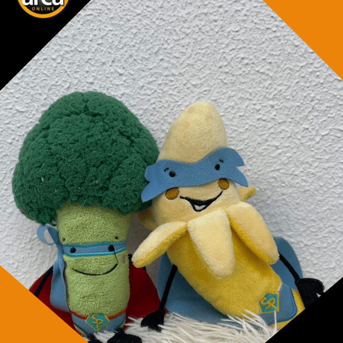 Kit com 2 Pelúcias Super-Heróis – Banana e Brócolis